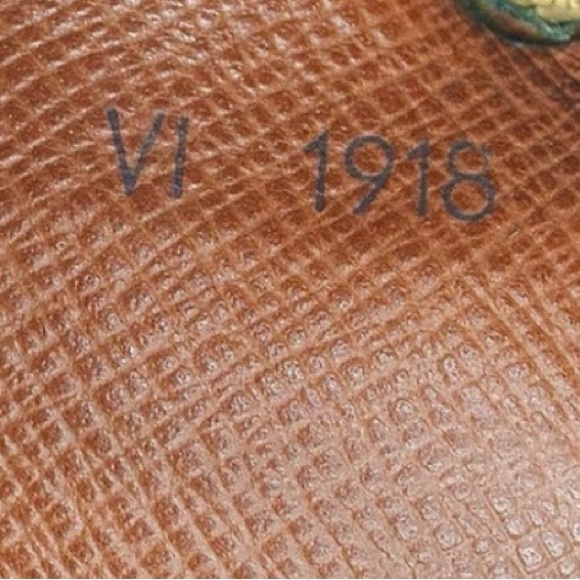 Louis Vuitton crossbody - Picture 14 of 14